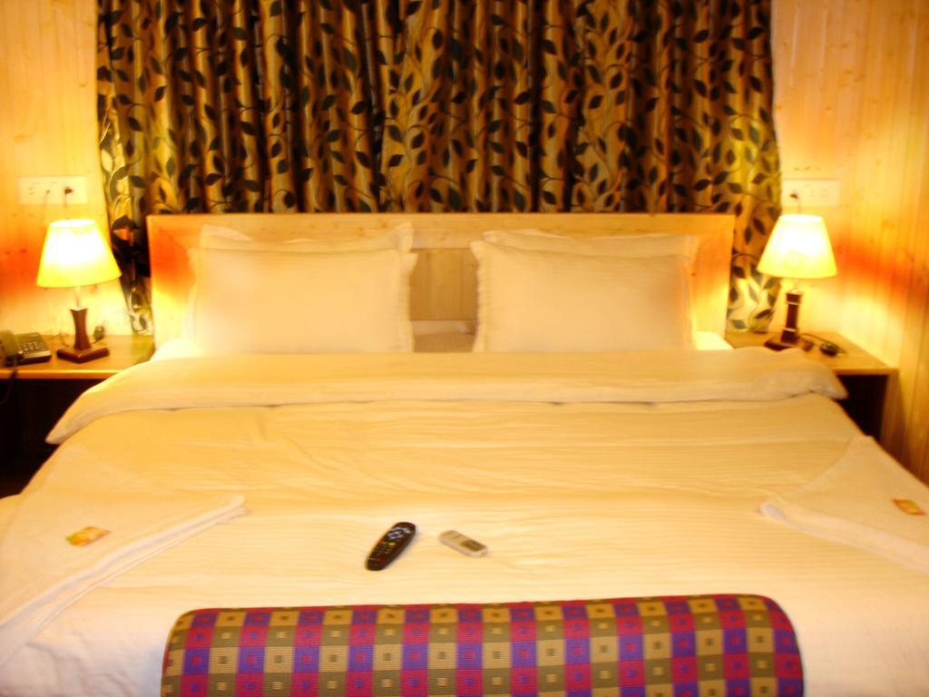 Ikraam Inn Bed&Breakfast Srīnagar Zimmer foto