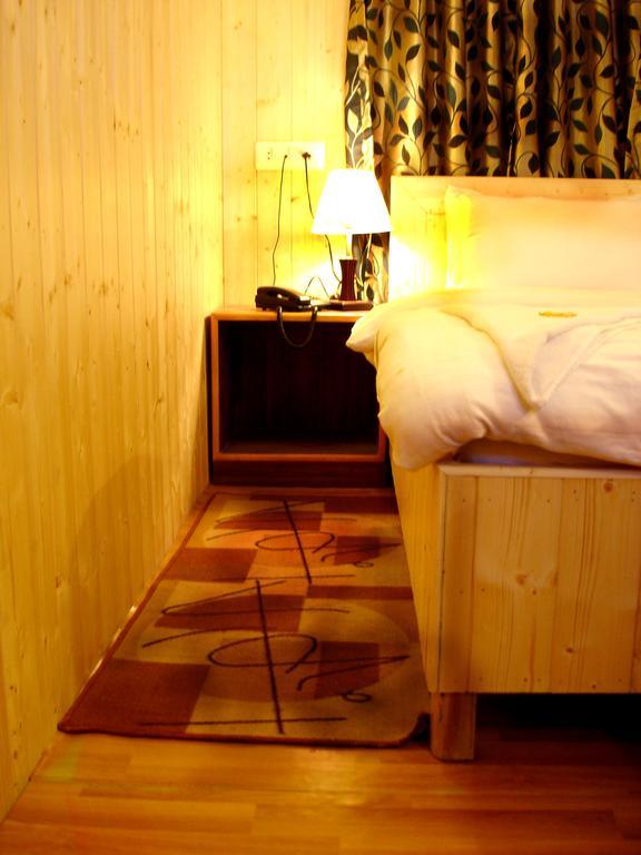 Ikraam Inn Bed&Breakfast Srīnagar Zimmer foto